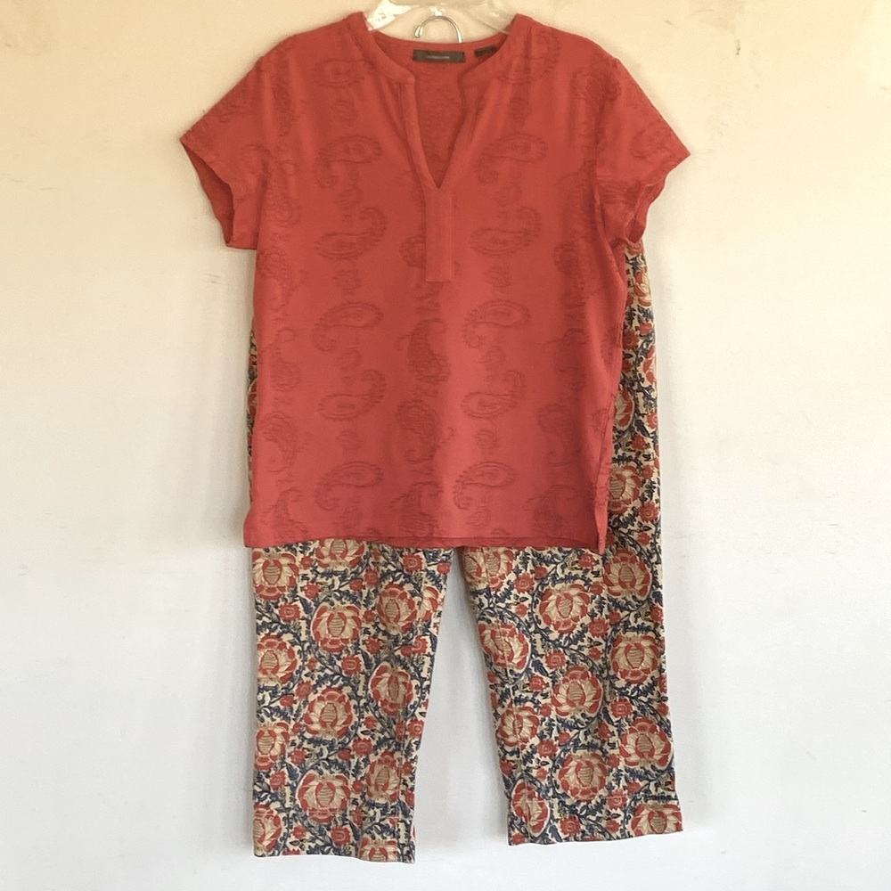 Vintage Liz Claiborne Women 2 Pcs.Set Embroidered Size S Top & Size 6 Capris